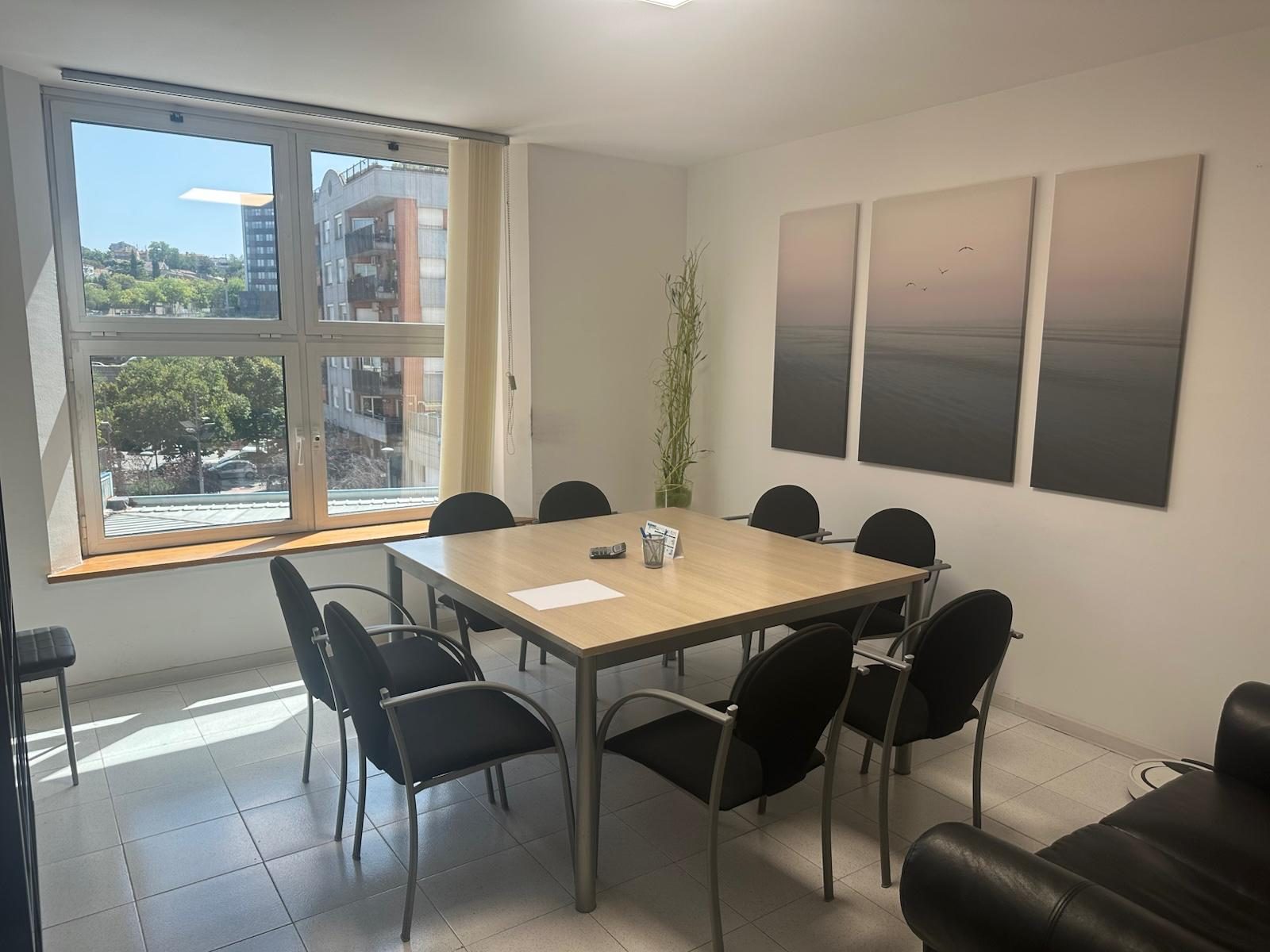 Sala de reunions de Voceris Advocats, despatx d'advocats a l'Avinguda de Sant Esteve 37 de Granollers